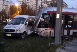  Kayseri'de renci servisi ile tramvay arpt: 7 yaral