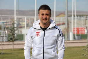Sivasspor'un yeni teknik direktr H