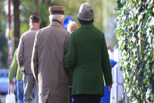 Emekliler asgari cret talep ediyor