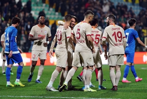 Galatasaray 4 golle turlad