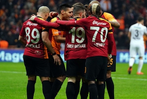 Galatasaray 8de 8 yaparak ampiyonluk yarana devam etti