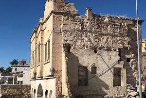 Kapadokyada 100 yllk tarihi binaya zincirli koruma