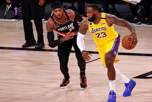 LeBron James'in triple double performans Lakers'a yetmedi