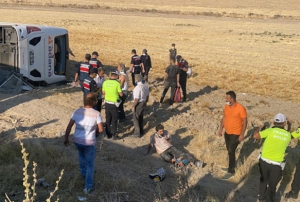 Aksaray'da yolcu otobs devrildi: 30 yaral 