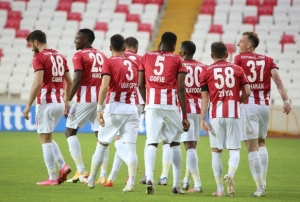 Sivassporda 10 futbolcunun szlemesi bitiyor!