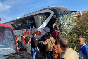 Kayseri'deki kazada can pazar, yolcular camlar krlarak karld