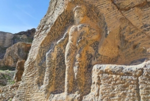2000 yllk Herkl kabartmas tahrip edildi