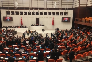 AK Parti'li ve CHP'li kadn milletvekilleri kar karya geldi