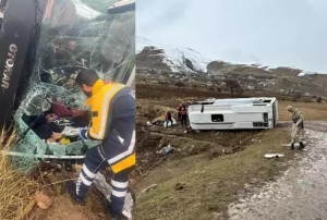 Van'da yolcu midibs devrildi: 27 yaralı