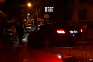 Otomobilinde defalarca bıçaklanmıştı