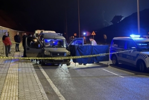 Sevgilisini boğazını keserek öldürdü