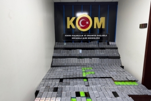 Kolilerden su değil kaçak telefonlar çıktı