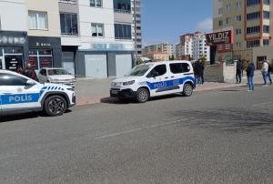 Üçüncü kattan düşen yaşlı adam öldü