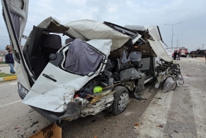 Freni patlayan tır dehşet saçtı