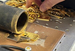 Gece gündüz böyle altın üretiyorlar