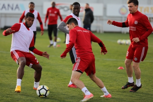 Sivasspor, Fenerbahe manda galibiyet hedefliyor