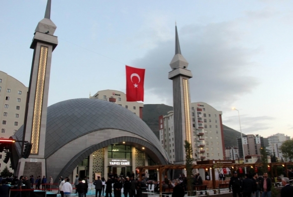 Kayseri'nin en farkl mimarisine sahip camisinin resmi al yapld