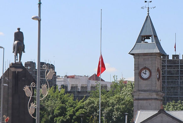 Ulusal yasla birlikte Kayseri'de bayraklar yarya indirildi 
