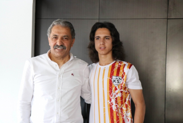 Kayserispor'un alt yap futbolcusu PSG kampna davet edildi