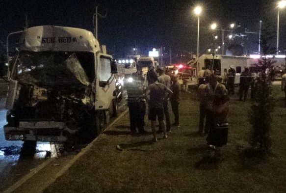 Ktahya'da trn arpt yolcu otobs devrildi: 1 l 13 yaral
