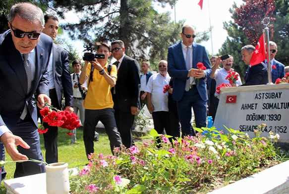 Milli Savunma Bakan Akar Kayseri'de hava ehitliini ziyaret etti