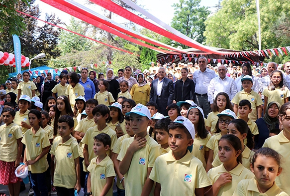 Melikgazi Belediyesi yaz okullar rencileri hnerlerini sergiledi