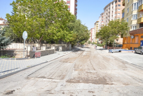 Nurihas Mahallesi'nin Yollar 13 Bin Ton Asfalt ile Yenileniyor