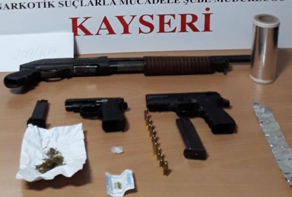 Kayseri polis uyuturucuya geit vermiyor: 2 gzalt