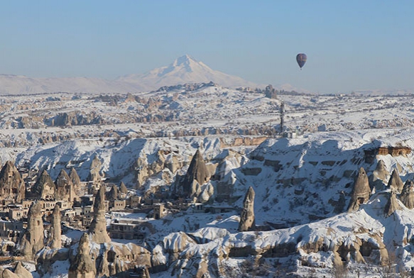 Kapadokyadan muhteem Erciyes manzaras