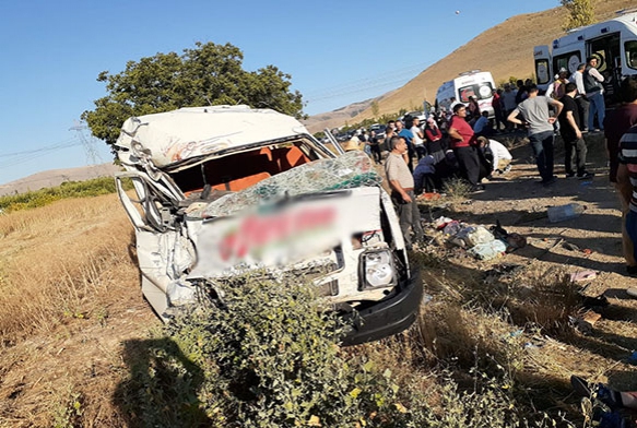  Kayseri'de 18 kiinin yaraland feci kaza 