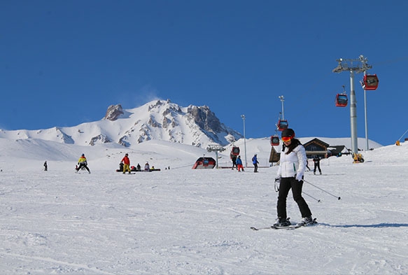 Erciyes'te kayak sezonu alyor