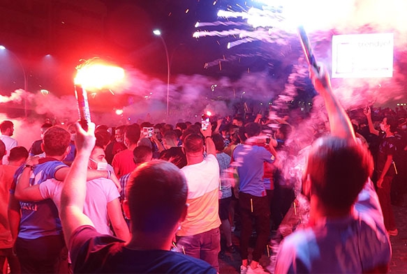 Trabzonspor taraftar 10 yl sonra gelen kupay kutlad