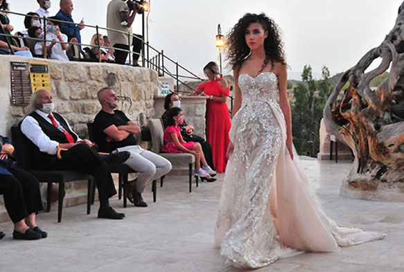 Kapadokya Fashion Week'de mankenler podyumda boy gsterdi