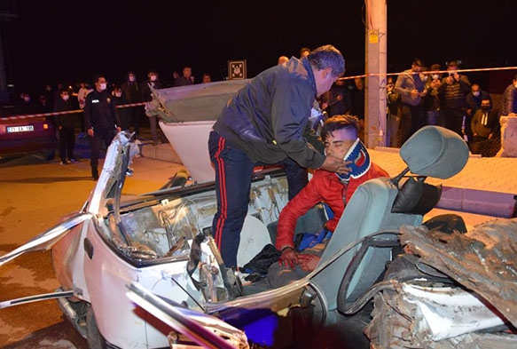 Antalya'da feci kaza: 3 l, 4 yaral
