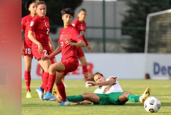 Kadn A Milli Futbol Takm, Bulgaristan' 3-1 yendi