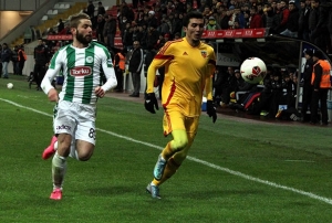 Kayserispor evinde buz kesti