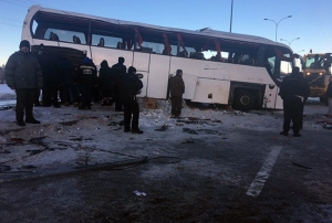 Konya'da rencileri tayan otobs devrildi: 3 l, 40 yaral