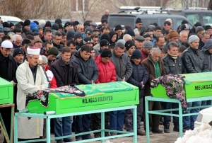 Kayseri'de kazada hayatn kaybeden 5 kii topraa verildi