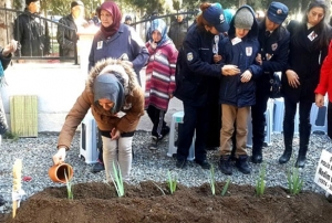 Einden ehit polis memuruna son grev