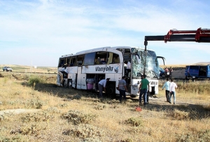 Kayseri'de yolcu otobs devrildi: 2