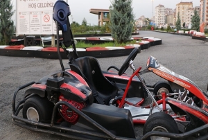 Go-kart pistinde al aracn lastii