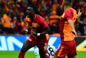 Gomis, gol saysn 14e kard