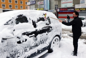 Kayseri'de vatandalar gne karla uyand