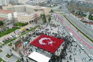 Mehmetie bin bayrakl koreografi ile selam gnderdiler