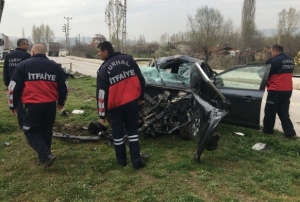 Bakan korumakla grevli polisler kaza yapt: 3 yaral