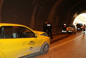 Tnelde kafa kafaya arptlar: 4' ocuk 9 yaral