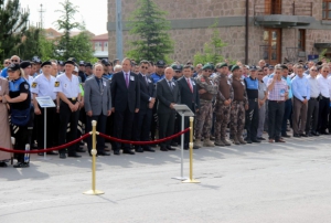 Hayatn kaybeden polis memuru iin tren dzenlendi