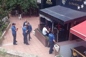 Sokak ortasnda husumetlisini vurdu