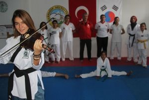 Minderin tozunu, kulaklarn pasn alyorlar