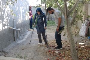 l taklidi yaparak elinden kurtulduu katilin bulunmasn istiyor